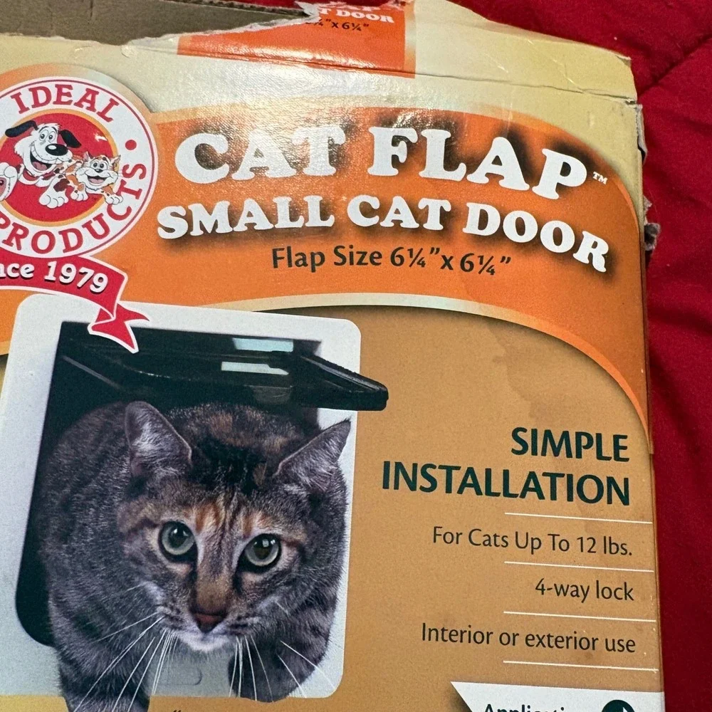 Ideal Pet Products Cat Flap‎ Small Cat Door 4-Way Lock White 6.25in Flap Size